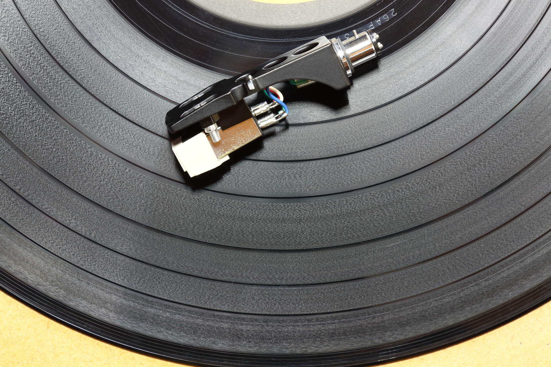 レコードをパソコンに取り込む手順|必要な機材と音質の注意点